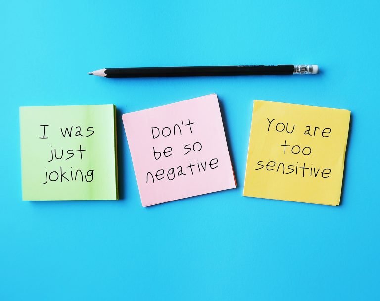 le gaslighting est présent partout